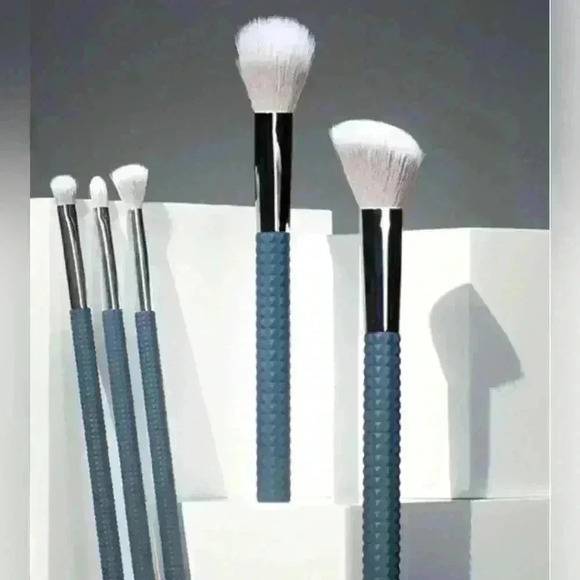 NWT Laruce professional makeup brush set and holder - Picture 1 of 4